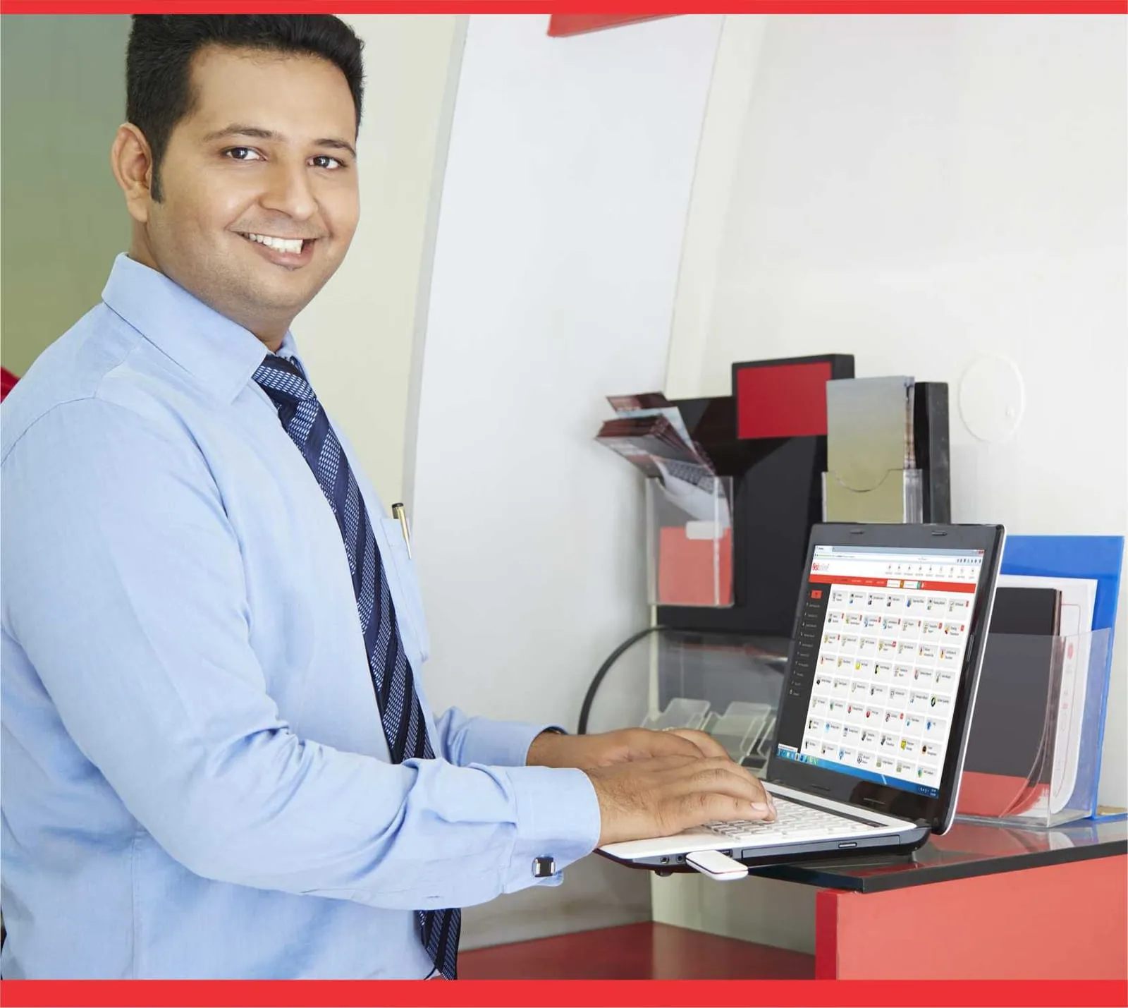 A SiOnline agent at a counter using the agent panel on a laptop