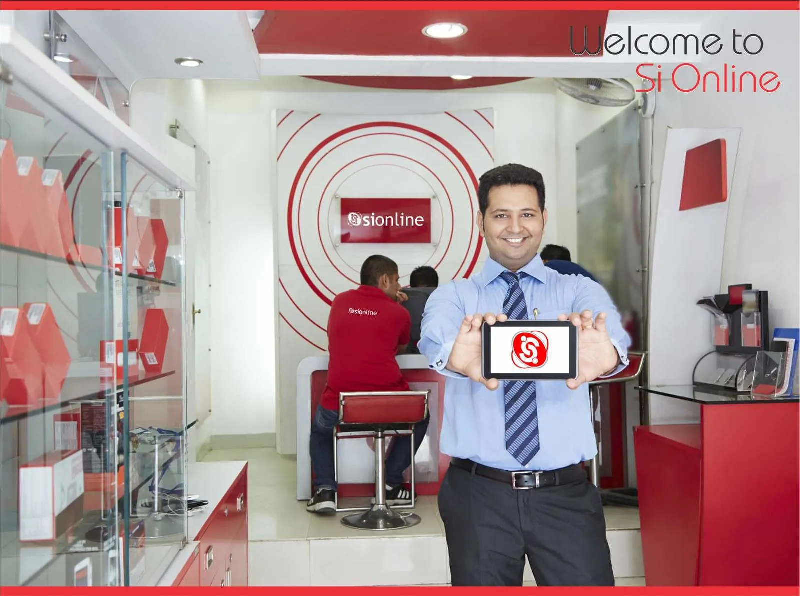 A SiOnline-branded counter interior with staff and a customer display